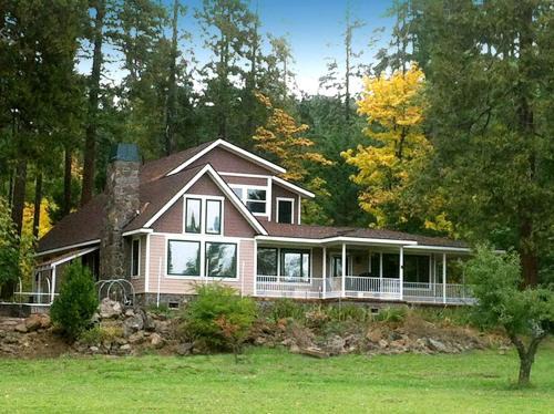Prospect House | Luxury Cabin Rental in the Cascade Mountains near Crater Lake, Southern Oregon