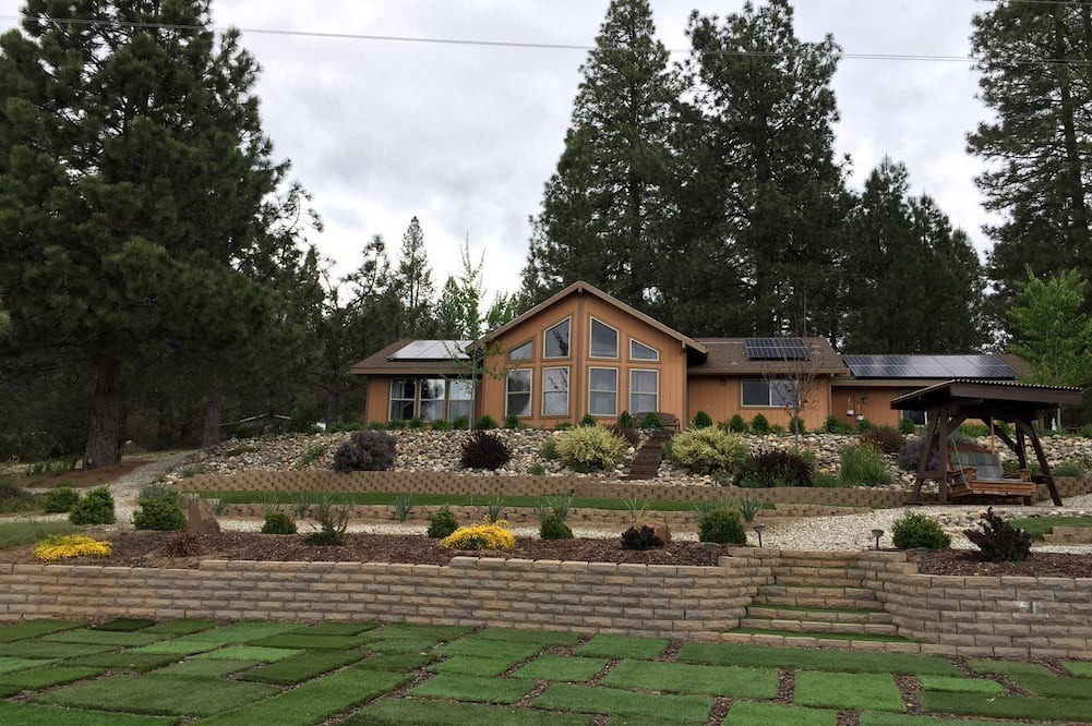 Coulterville House | Luxury Cabin Rental with a Fire Pit in Coulterville, California
