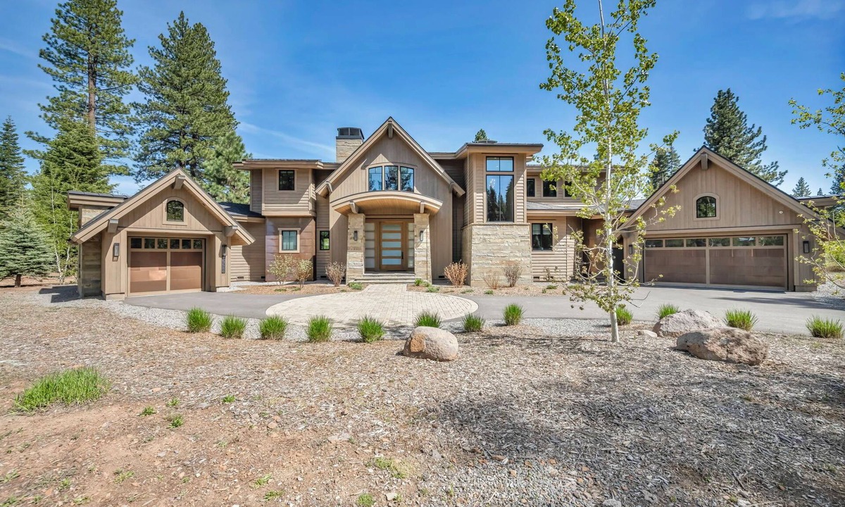 Ponderosa Palisades House | Luxury Carson Range Chateau | Private Hot Tub, Golf & Club Amenities