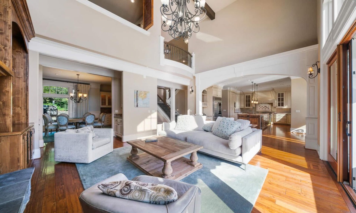 Lake Grove House | Luxury Custom Estate on the lake