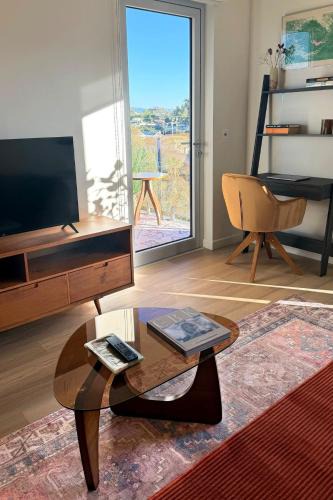 Hillcrest Apartment | Luxury Designer Hillcrest Apartment with Pool & Gym