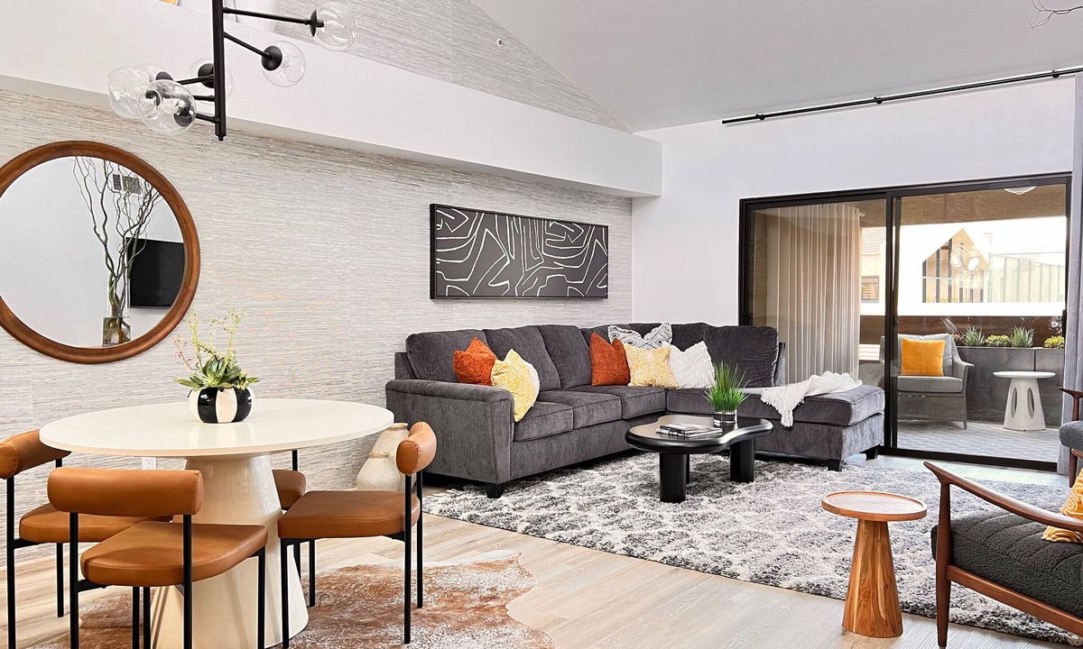 Downtown Palm Springs Condo | Luxury gated downtown Palm Springs condo: spectacular views, pool, spa, tennis