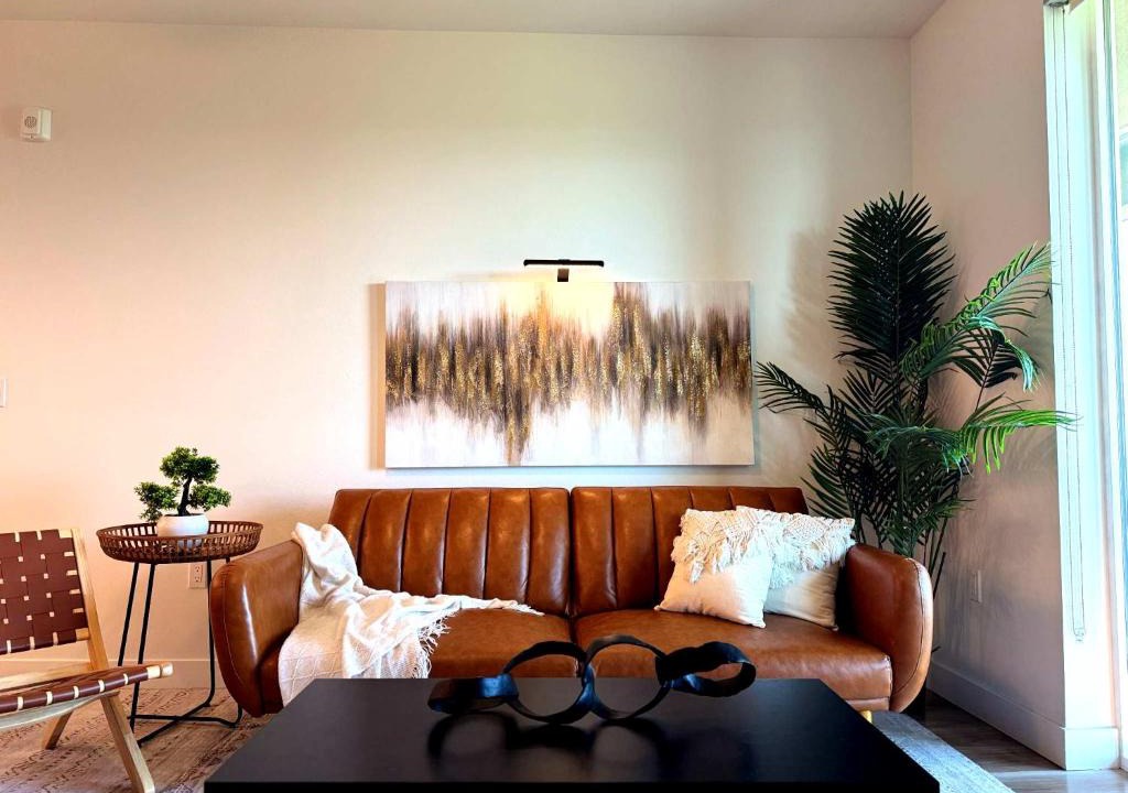 Lyon Street Apartment | Luxury Haven 10 Min From Disneyland With Pool & GYM