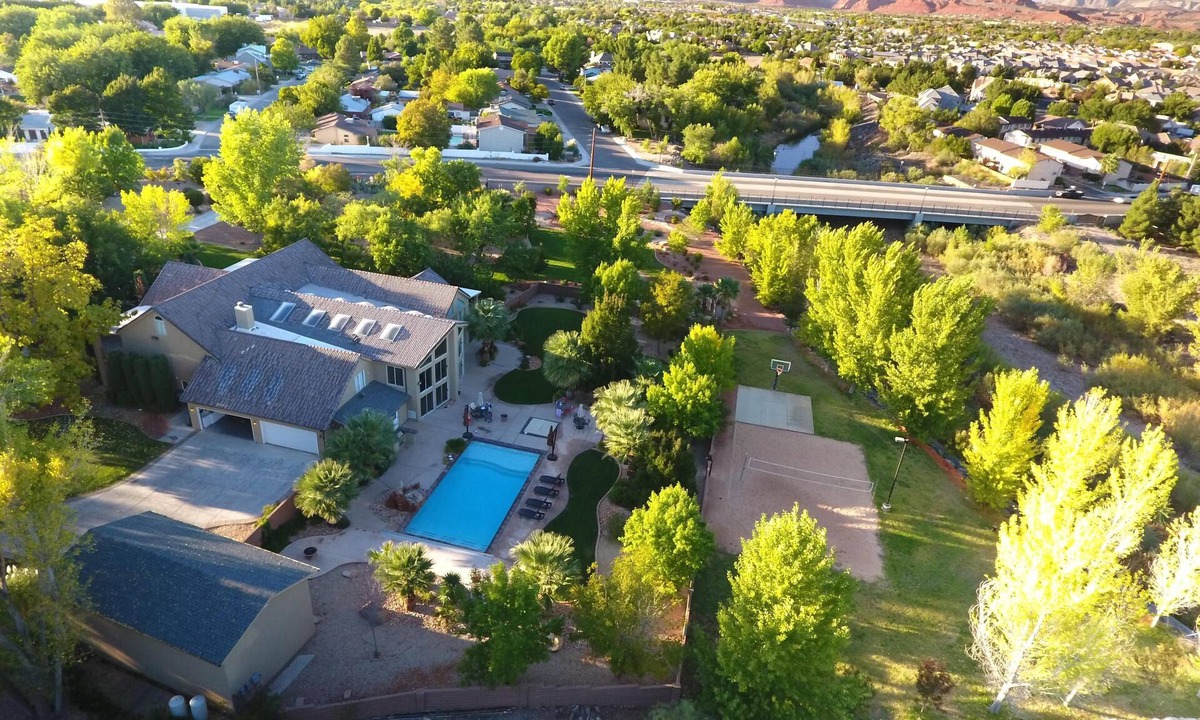 St. George House | Luxury Home and Property with 2 Private Pools and Pickleball Court