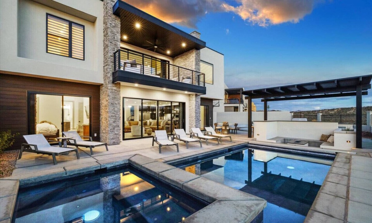 Washington Villa | Luxury Home Private Pool & Sports Court