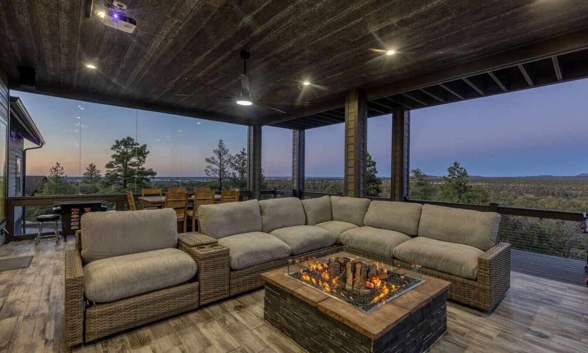 Sierra Pines House | Luxury & Incredible Views! EV Chrg, HOT TUB, POKER, 6bd 5.5ba, 1.6 Acres 4600 sq ft
