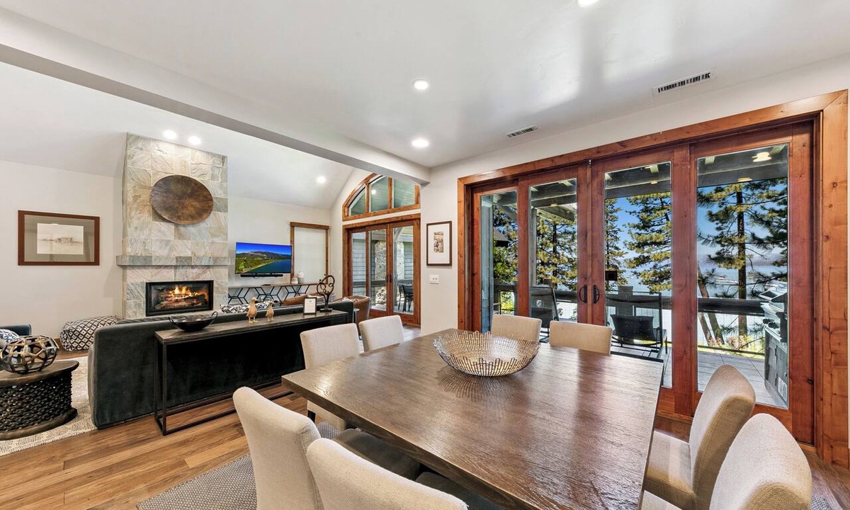 Sierra Shores Condo | Luxury Lakefront Remodel BBQ, Hot Tub, near Heavenly | PEAK SS6