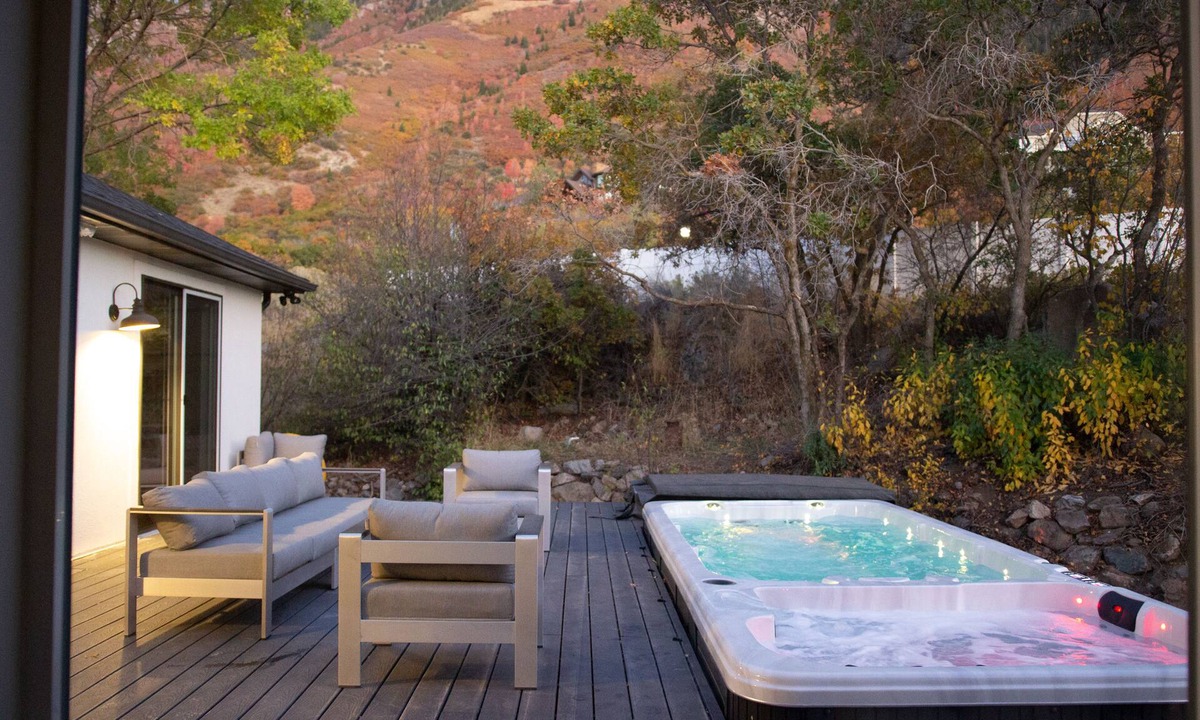 Sandy House | Luxury Mansion (5300sqft), 17 mins to Ski Resorts
