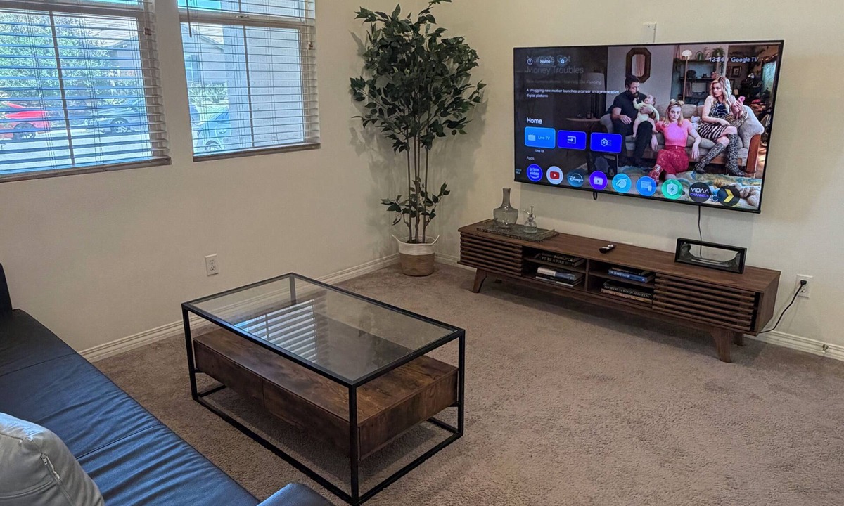 Mira Loma Apartment | Luxury Modern Home by Skyview Center