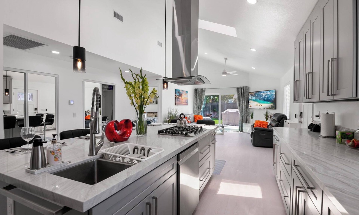Mission Viejo House | Luxury Modern New Build Bright 2BR/2BA Fully Fenced Backyard