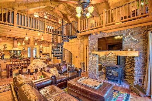 Summerhaven House | Luxury Mountain Cabin w/Furnished Deck + Views!