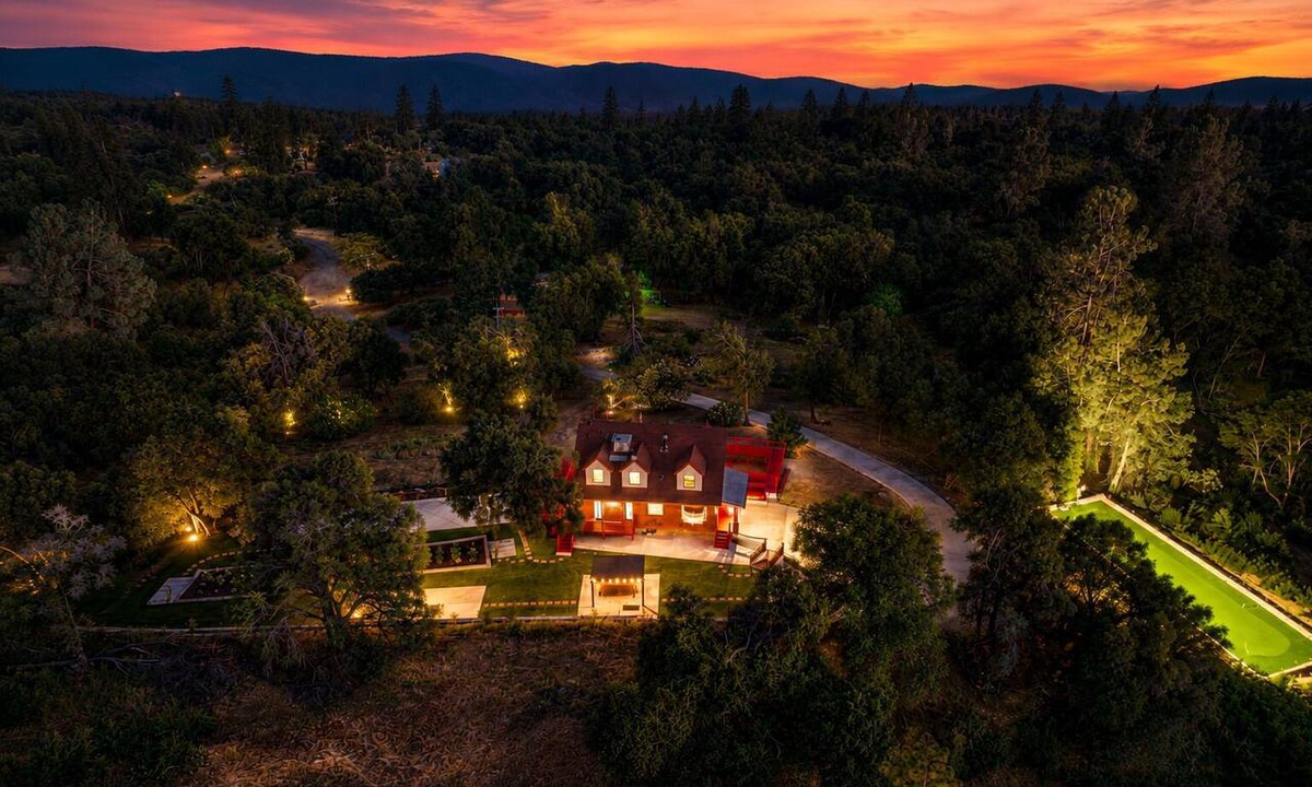 Ahwahnee House | Luxury Retreat|Theater, Golf, Spa, Pit & Views