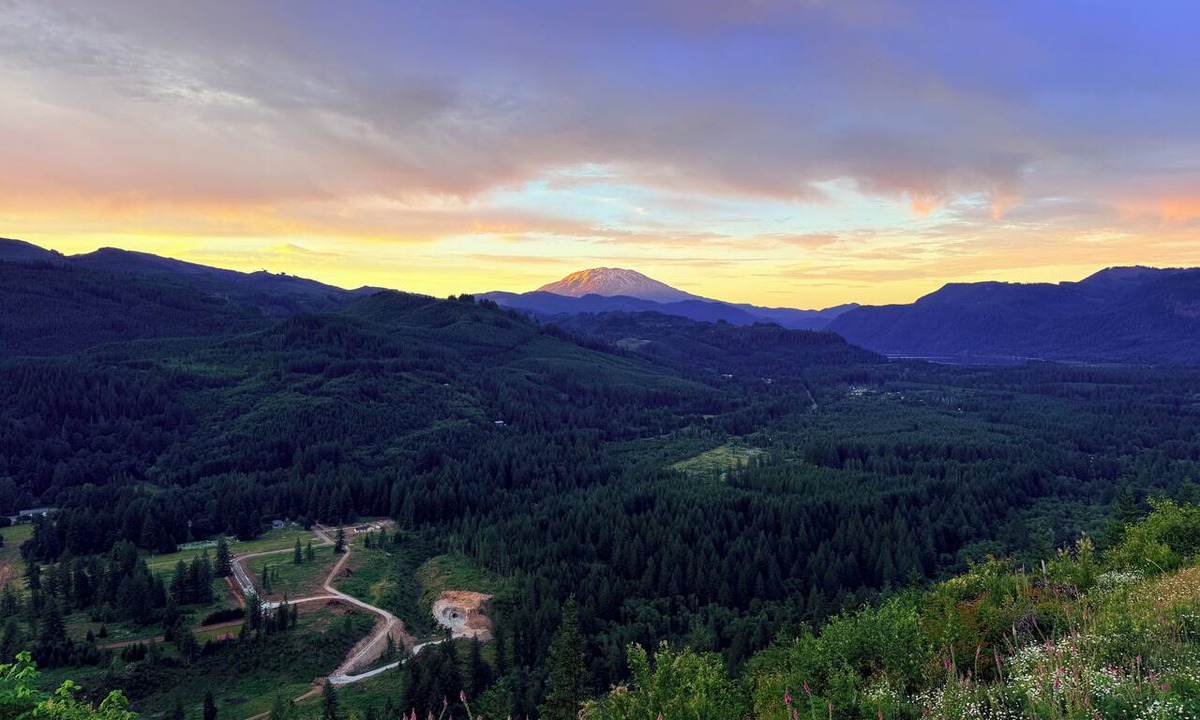 Ariel House | Luxury Ridge Retreat, Mt. St. Helens Views, Lake Access