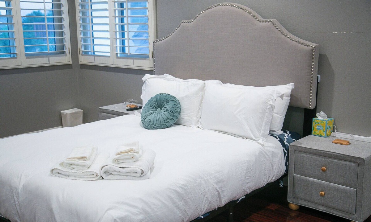 Fountain Valley Villa | Luxury Vacation Home 5Bedroom with Private Pool, 15 Min to Huntington Beach Pier