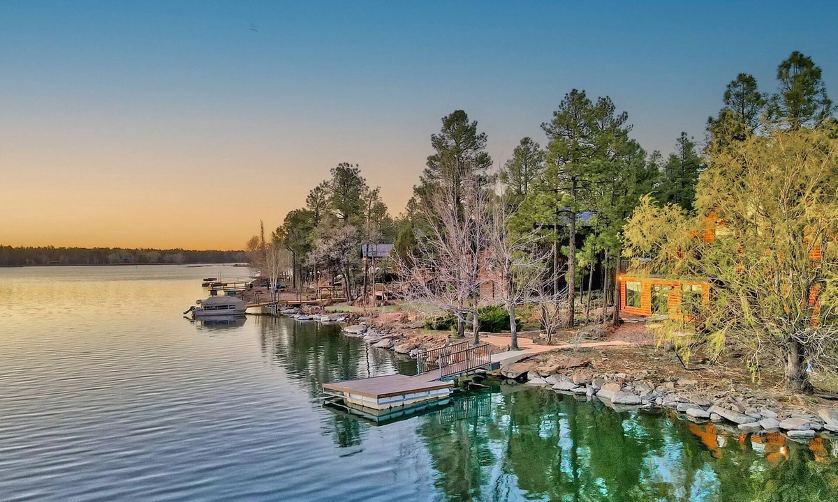 Pinetop-Lakeside Cabin | Luxury Waterfront Cabin at Rainbow Lake w/AC, Hot Tub, Game Room, Dock
