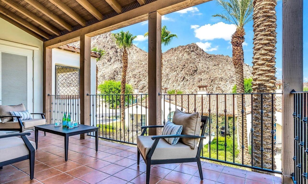 La Quinta Apartment | LV204 Upstairs 2 Bedroom Villa near Pool
