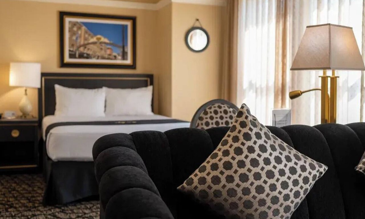 Gaslamp Quarter Apartment | Machronicles Properties at Gaslamp Plaza Suites in beautiful downtown San Diego
