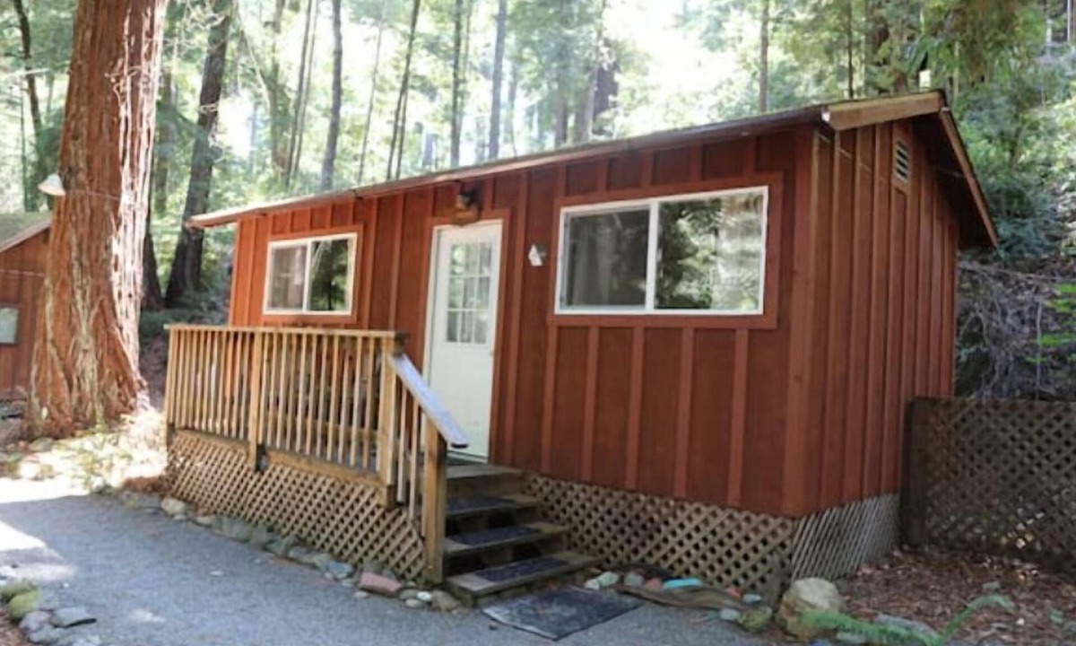 Garberville Cabin | "Madrone" Cabin In the Redwoods, River Access, WiFi