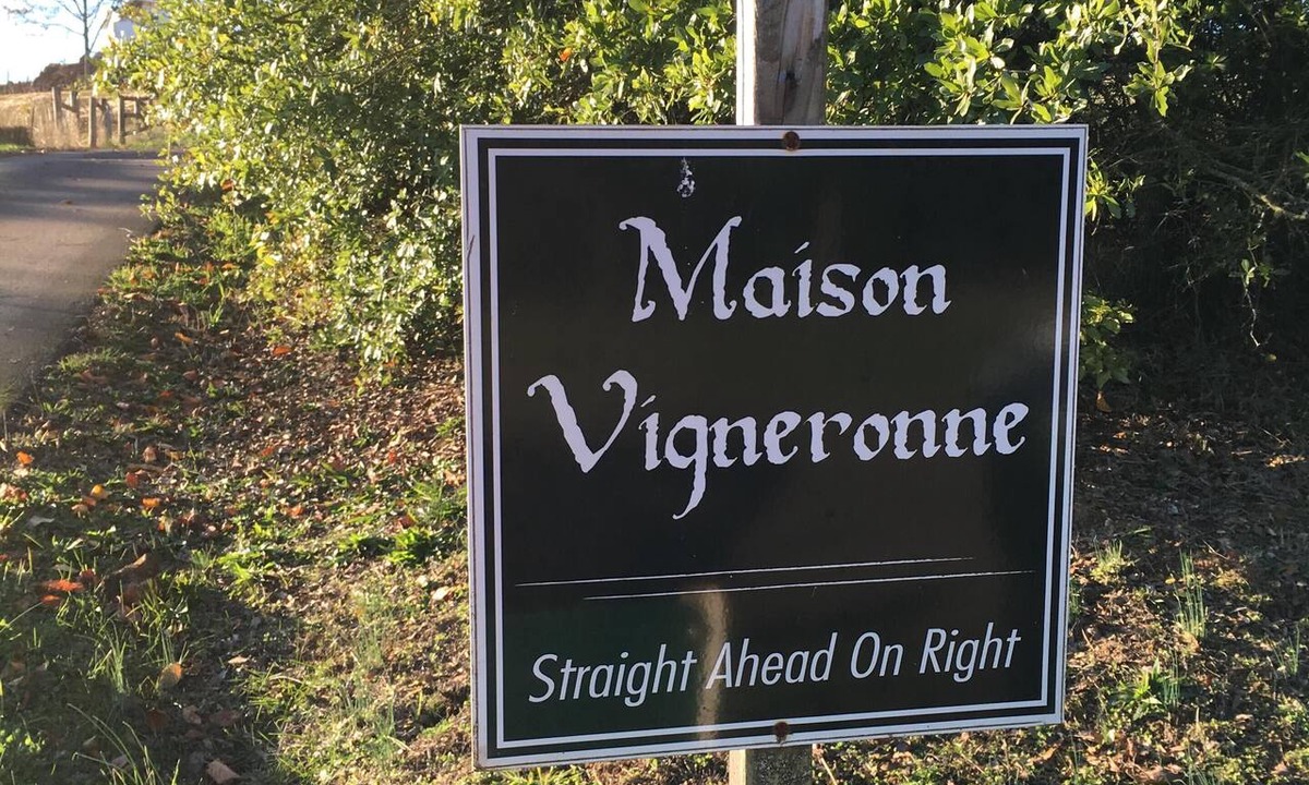 Dayton House | Maison Vigneronne: Beautiful Dundee Hills Vineyard Home.