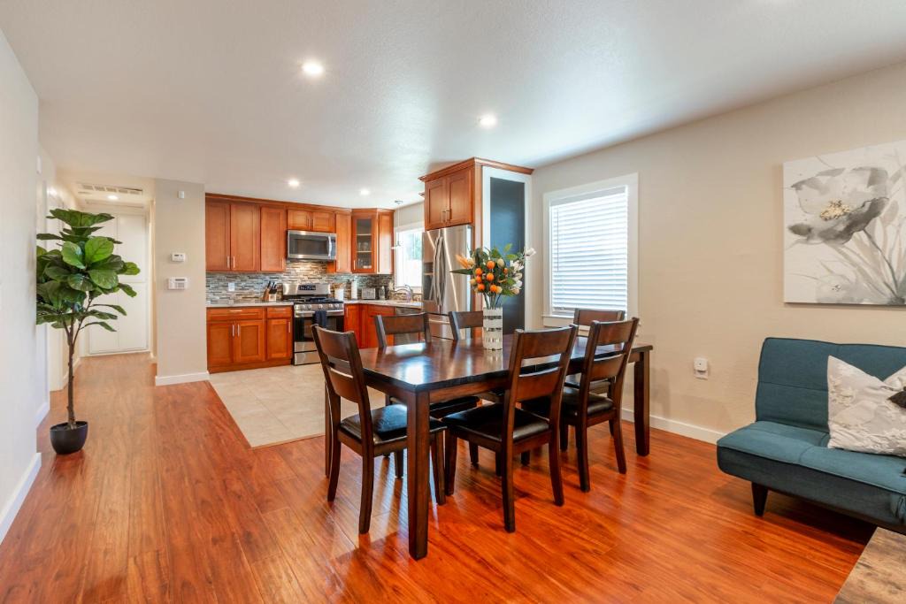 Northside Apartment | #Marbella Lane - 3BR Upper Level House in Downtown SJ 11-Min to Levi's