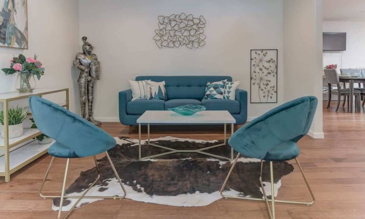 Union City House | @ Marbella Lane - Boho 'n Sleek Rtreat | Pool Tble