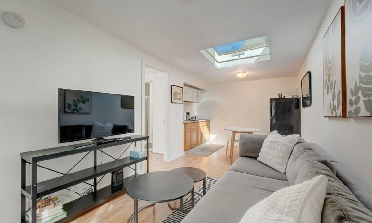 Downtown North House | Marbella Lane -Cozy 1BR Studio in Palo Alto DWTN