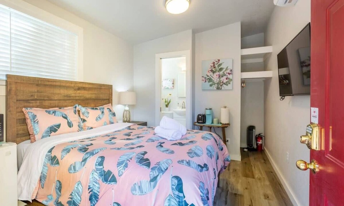 Northside House | @ Marbella Lane - MiniGuest House 11-Min to Levi's