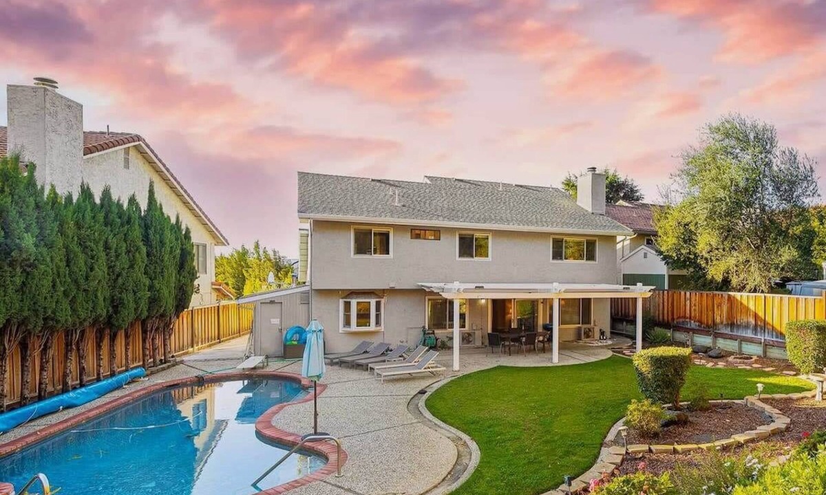 Noble House | MarbellaLane-4BR SiliconValley Gem 16Min to Levi's