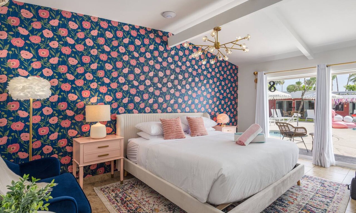 Warm Sands Apartment | Marilyn Suite · Dog-Friendly Yard, Palm Springs