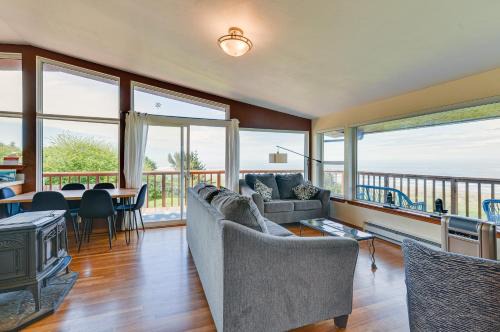 McKinleyville House | McKinleyville Getaway w/Hot Tub & Ocean Views!