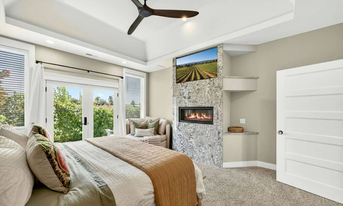 Medford House | Meadowsweet Farm | Hot tub, Outdoor Kitchen