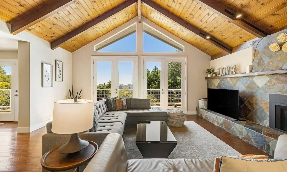 Freestone House | MeadowView on Darby, by Vinifera Homes