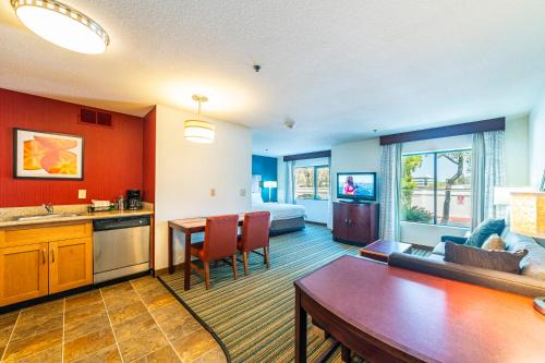 North Mountain Apartment | Metro Phoenix Extended Stay - 1 BR Deluxe