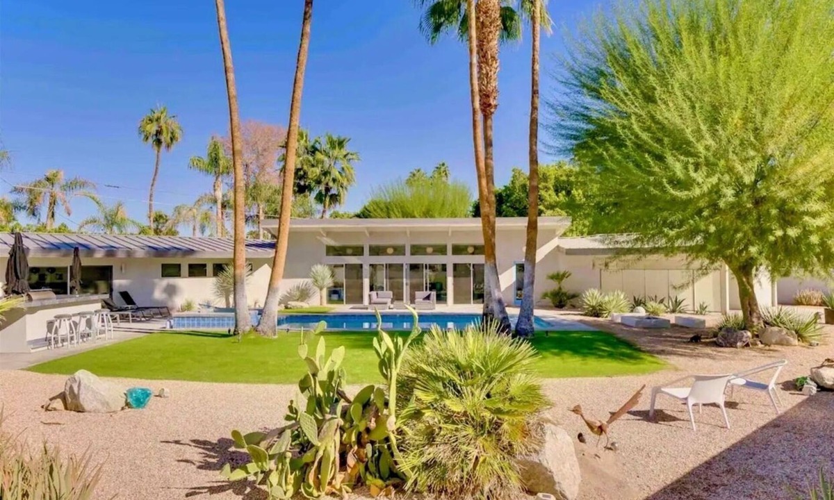 Tahquitz River Estates House | Mid Century Indoor/Outdoor Luxury Oasis