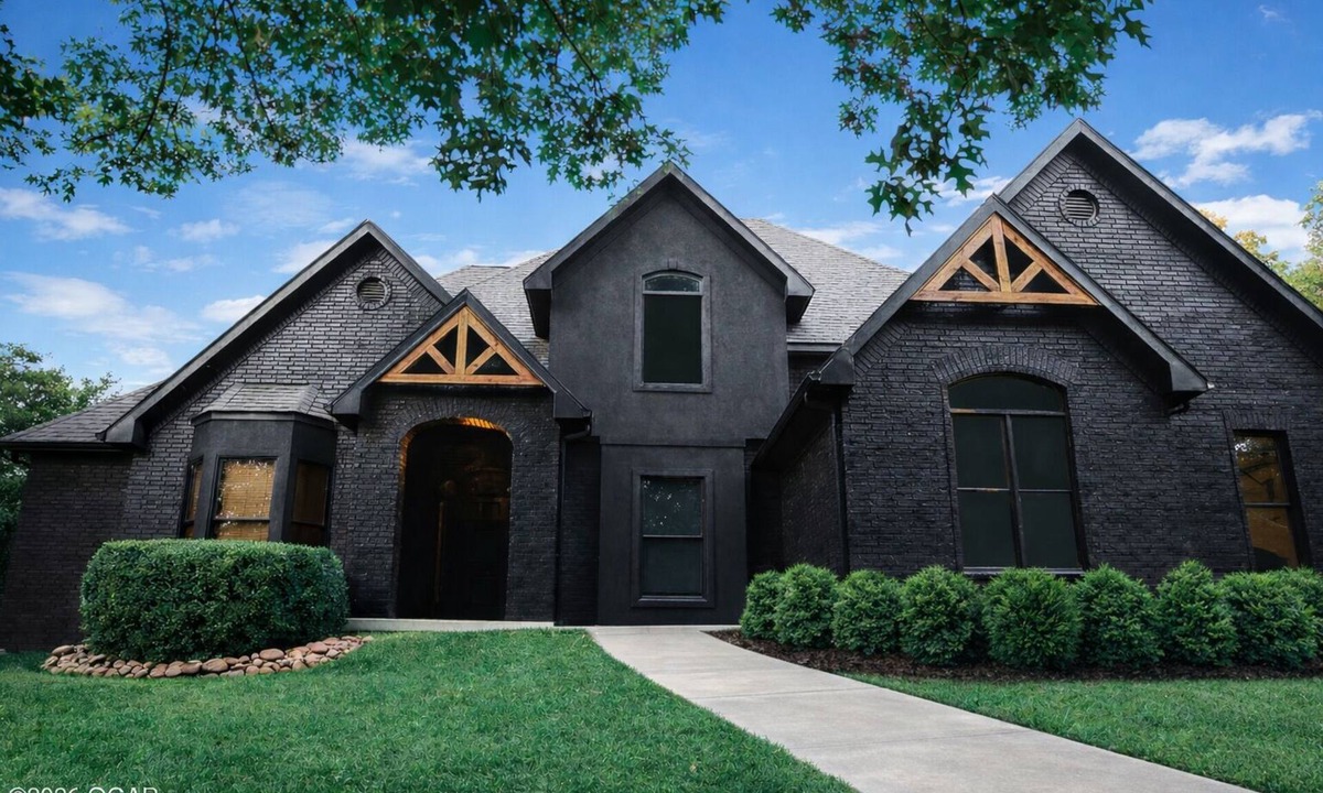 Treece House | Midnight Manor - Black House on the Hill