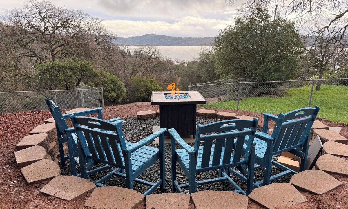 Clear Lake House | Million Dollar Lake Views! Fire Pit and Jetted Tub.