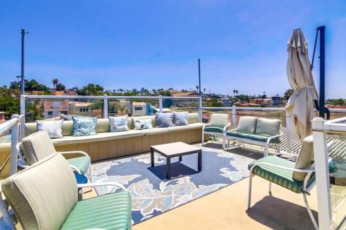 Bay Park House | Mission Bay Studio w Ocean Views from Rooftop Deck