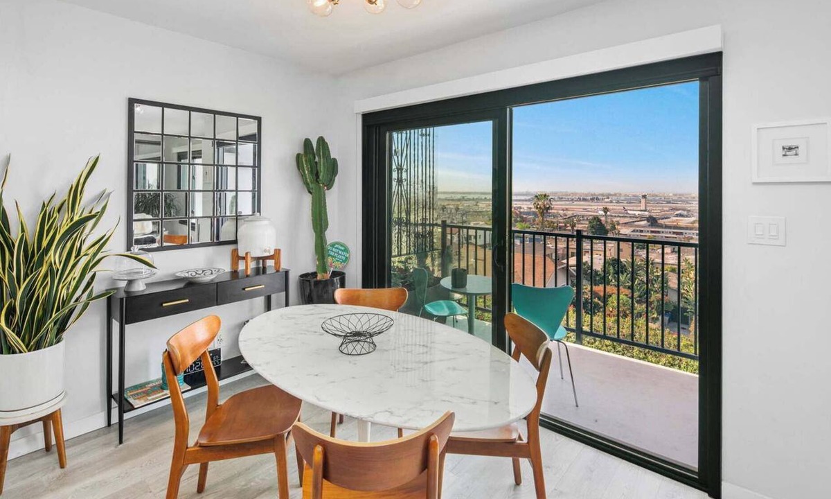 Mission Hills Apartment | Mission Hills 2BR | City Views & Covered Parking