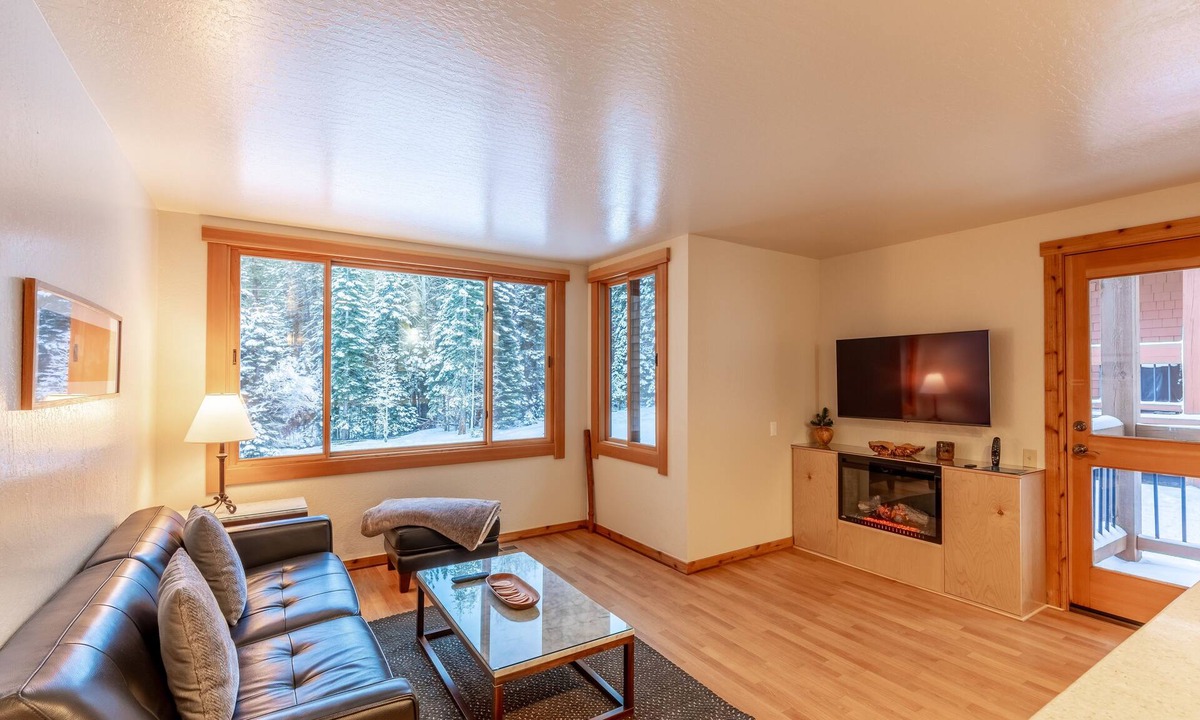 Truckee Condo | Modern 1 bedroom in Ski Trails by RedAwning
