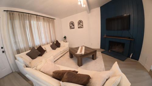 Stockton Apartment | Modern 2BR Retreat Patio & Garage