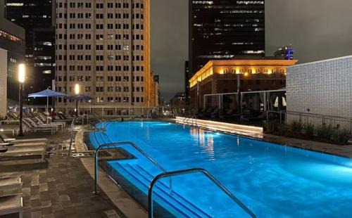 Downtown Los Angeles Apartment | Modern 3 Bedroom High-Rise with resort Pool