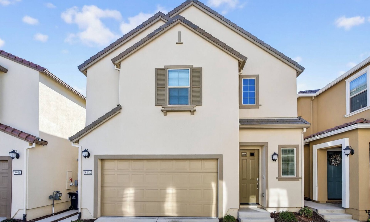 Elk Grove House | Modern 3BR in Elk Grove | Near Shopping & Parks
