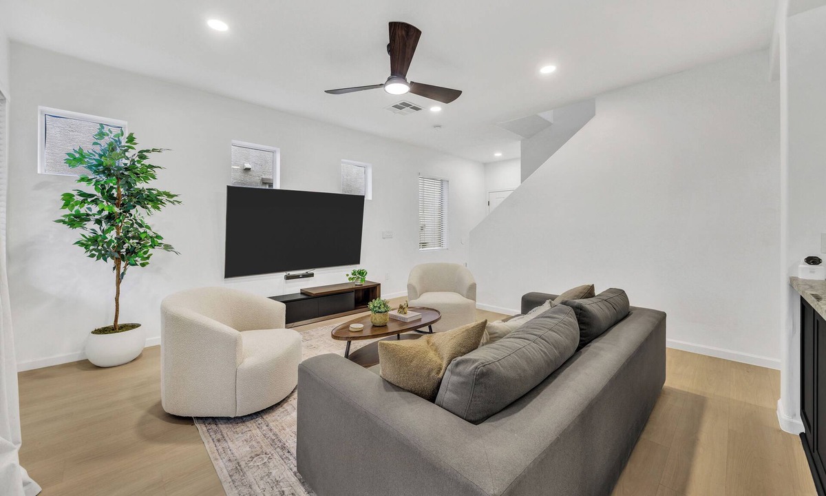Ashley Heights House | Modern 4BR + Loft Family-Friendly Gilbert Stay Sleeps 11