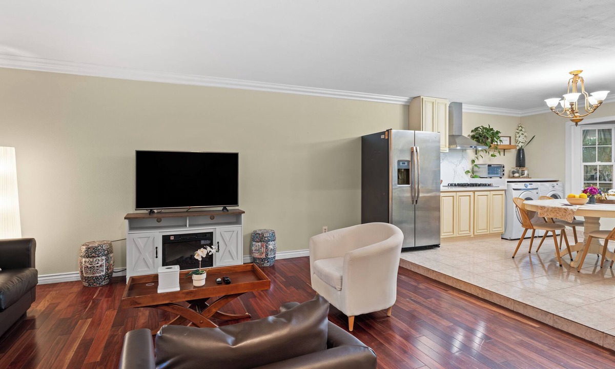 Chino House | Modern 4BR Retreat - Fully Equipped - Near Disney