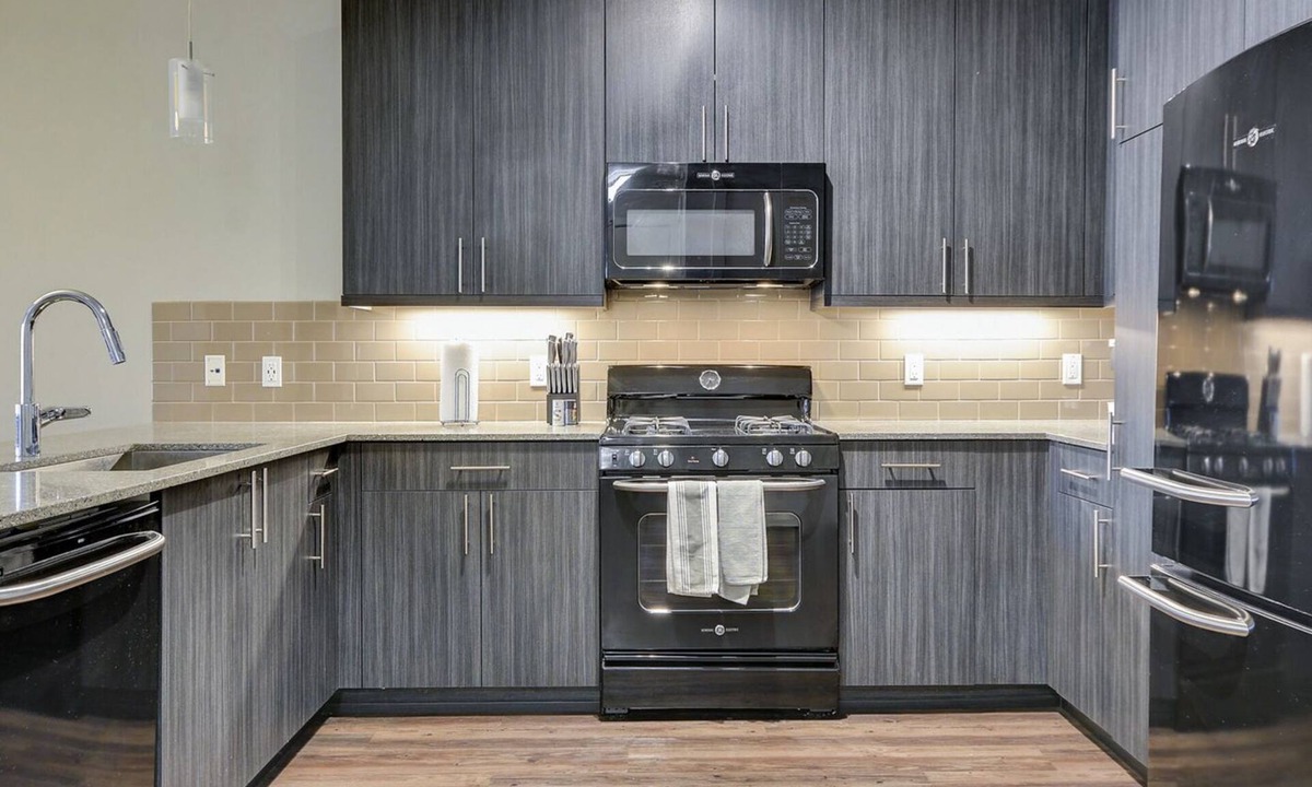 Sandy Apartment | Modern Apartment in Prime Location (ID6644)