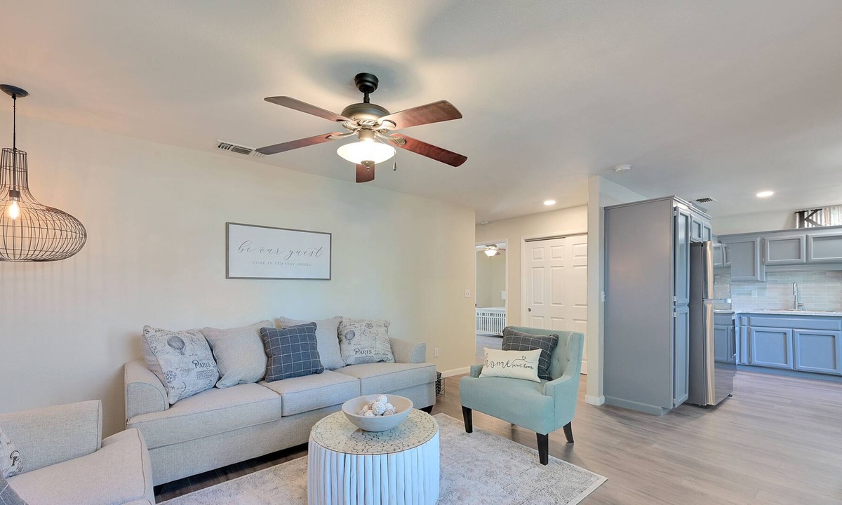 Yuba City House | Modern, Beachy 2 Bedroom Home - 2 Min To Hospital