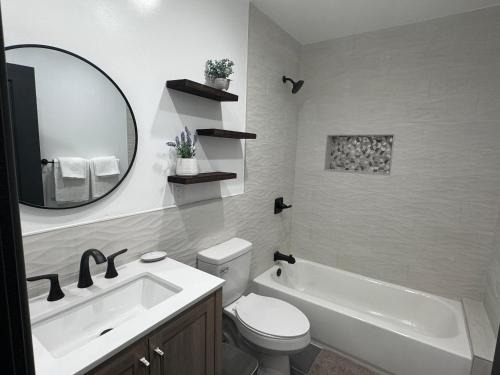 Harbor House | Modern Bedroom in Long Beach 1