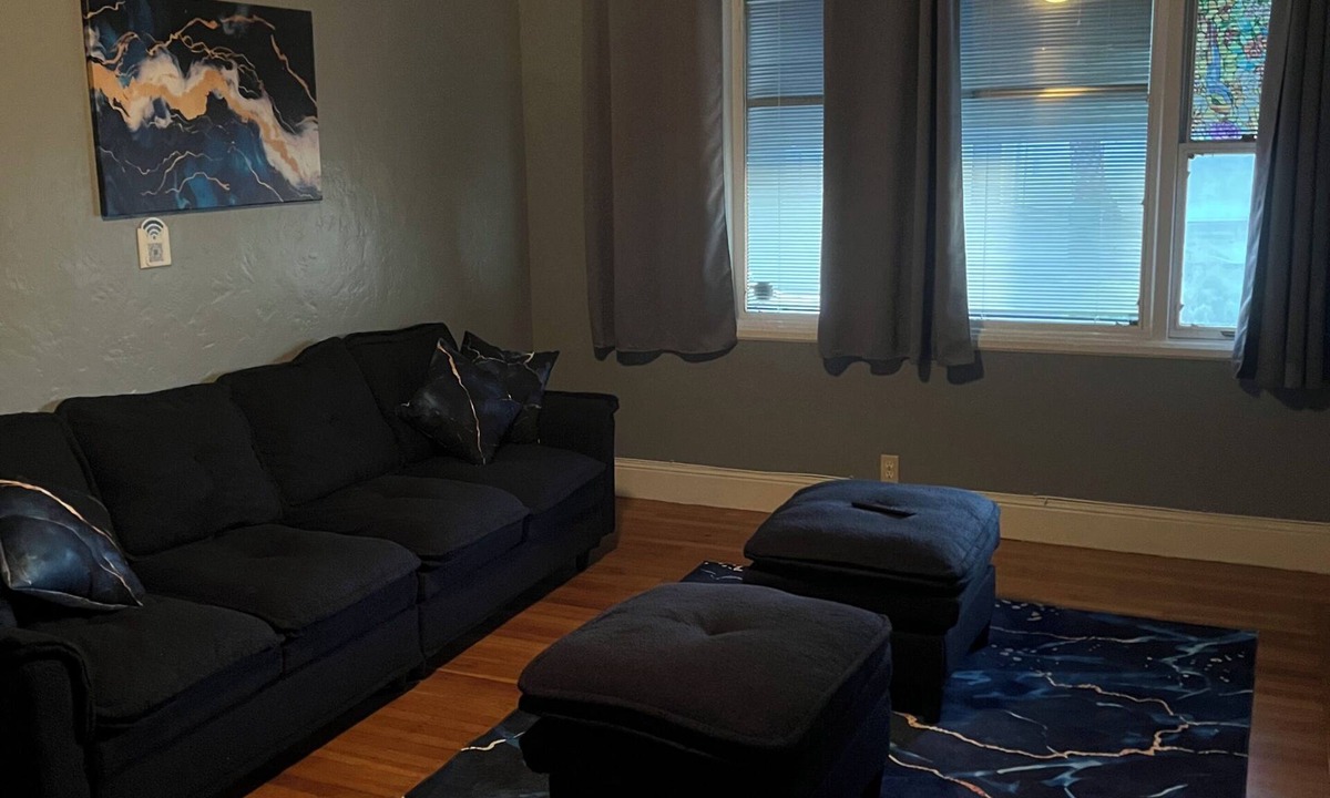 Rodeo House | Modern Corporate Housing/Wi-Fi/Near Refineries