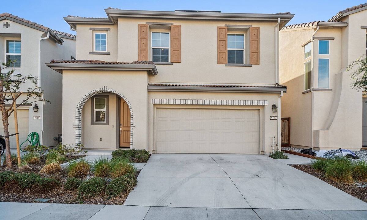 Fairfield House | Modern family-friendly home, Napa, wine country, private backyard, fire pit