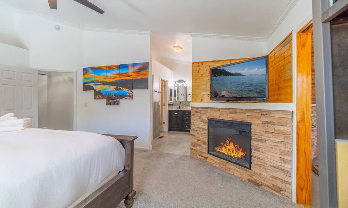 Reno House | Modern Getaway for 11- Hot Tub Games Gym